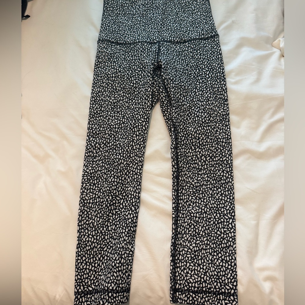 Lululemon black and white leggings